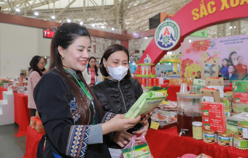 The booth of Lang Son province brings about distinctive local products to the fair, and also implemented various promotional programmes to stimulate consumer demand (Photo: VNA)
