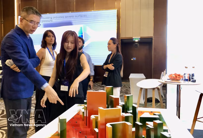 Businesses showcase exemplary sustainable urban projects at the Tall Building Forum 2026 (Photo: VNA)