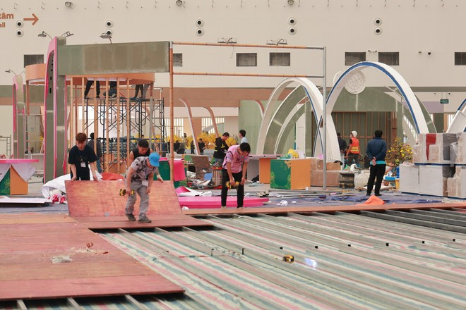 Setups for the first Glorious Spring Fair 2026 (Photo: VNA)