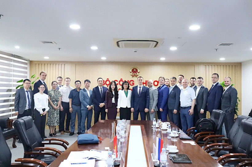 Participants at the meeting (Photo: moit.gov.vn)