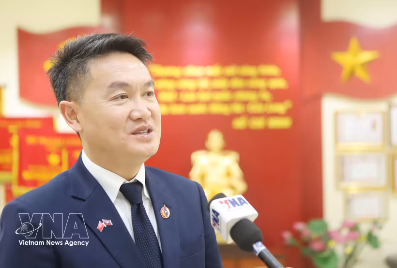 Thongly Sisoulith, Secretary of the Central Committee of the Lao People's Revolutionary Youth Union, speaks to Vietnam News Agency's correspondents in Vientiane (Photo: VNA)