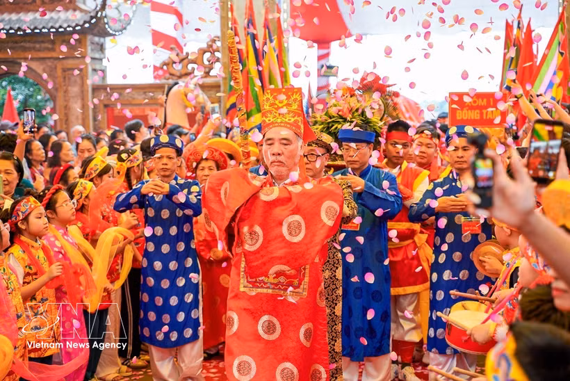 A festival at Bat Trang pottery village in Hanoi. (Photo: VNA)