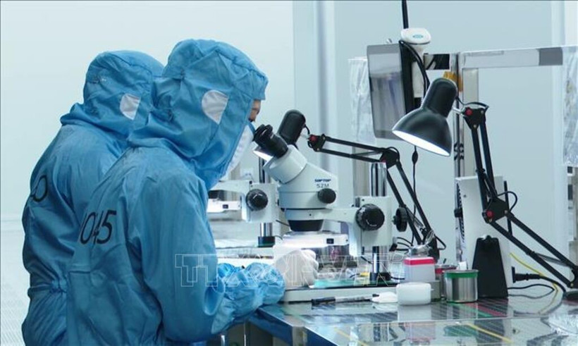 Camera manufacturing at Sunny Opotech Vietnam Co., Ltd. in Yen Binh Industrial Park in Thai Nguyen province. (Photo: VNA)