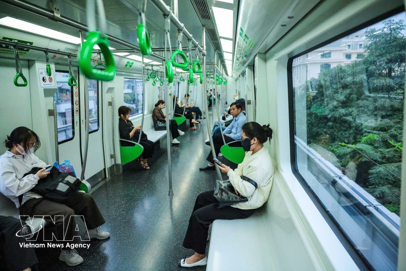 Urban train has become a favourable travel solution for Hanoi's residents. (Photo: VNA)