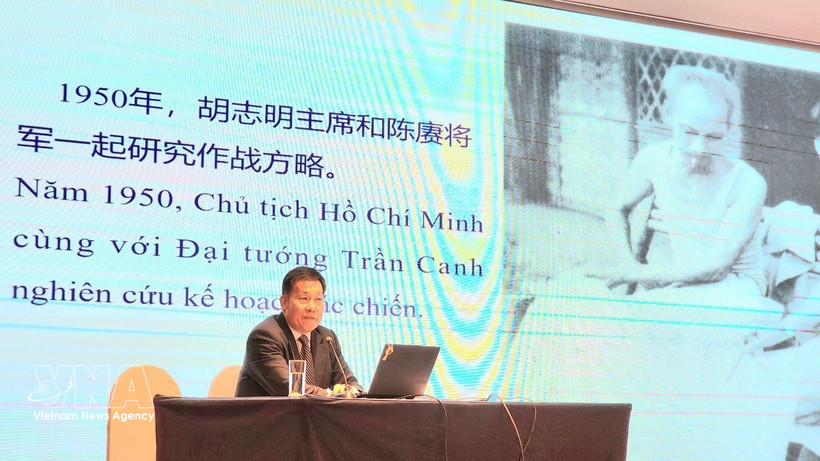 Prof. Hu Xianzhong speaks at the seminar. (Photo: VNA)