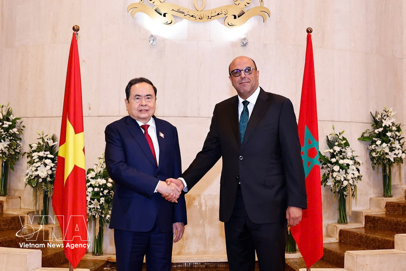 National Assembly Chairman Tran Thanh Man (L) meets with Moroccan President of House of Councillors Mohamed Ould Errachid in Morocco on the morning of July 25, 2025. (Photo: VNA)