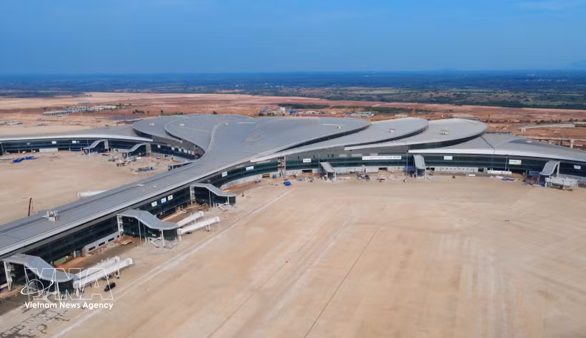 The aircraft apron and the main structure of the passenger terminal at Long Thanh airport have been largely completed. (Photo: VNA)