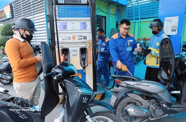 A petrol station in in Hanoi (Photo: VNA)