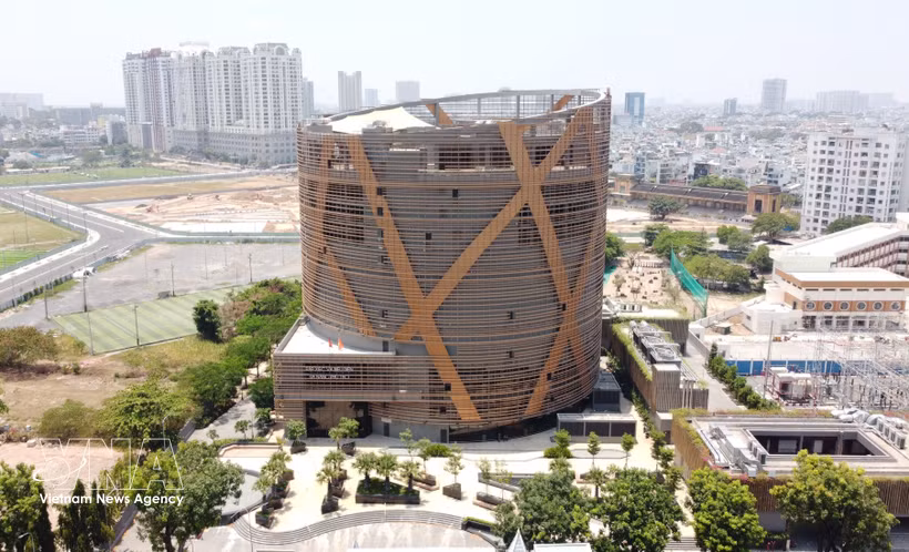 The Phu Tho Circus and Multi-purpose Performance Centre is deemed a demonstration of Ho Chi Minh City's resolve to unlock resources and drive cultural industries forward. (Photo: VNA)