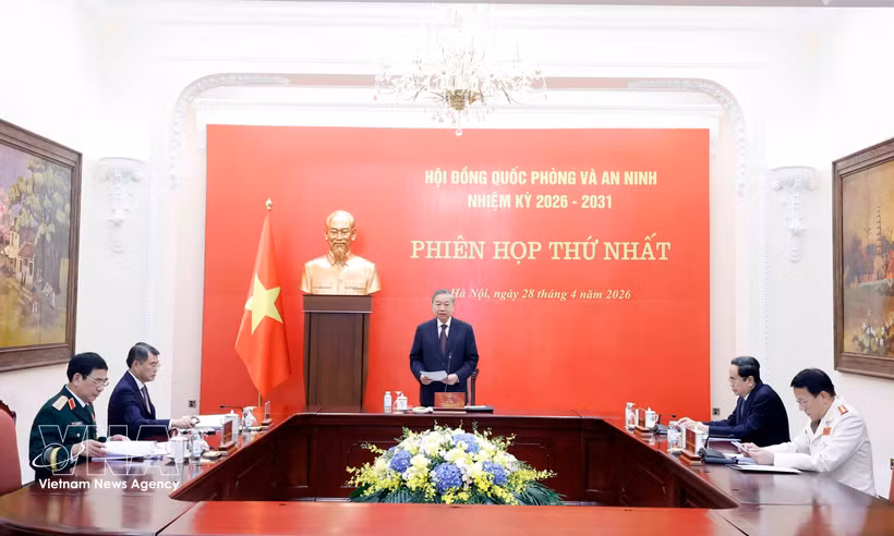 Party General Secretary and State President To Lam, Chairman of the Council for National Defence and Security in the 2026–2031 tenure, addresses the first meeting of the council in Hanoi on April 28. (Photo: VNA)