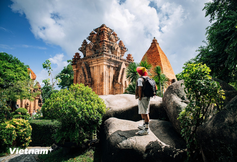 A tourist visits Ponagar Tower 2 in Khanh Hoa province. (Photo: VNA)