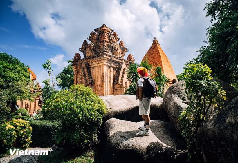 A tourist visits Ponagar Tower 2 in Khanh Hoa province. (Photo: VietnamPlus)