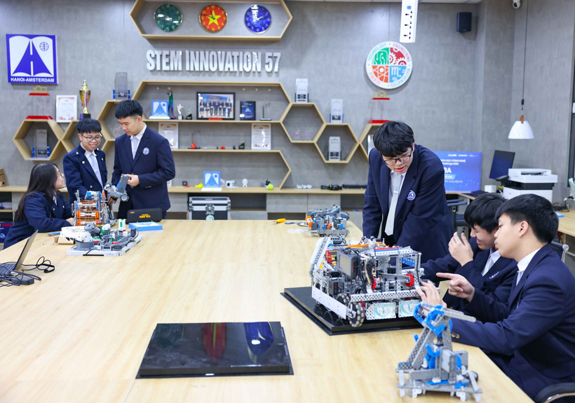 Students in Hanoi join a STEM class (Photo: VNA)