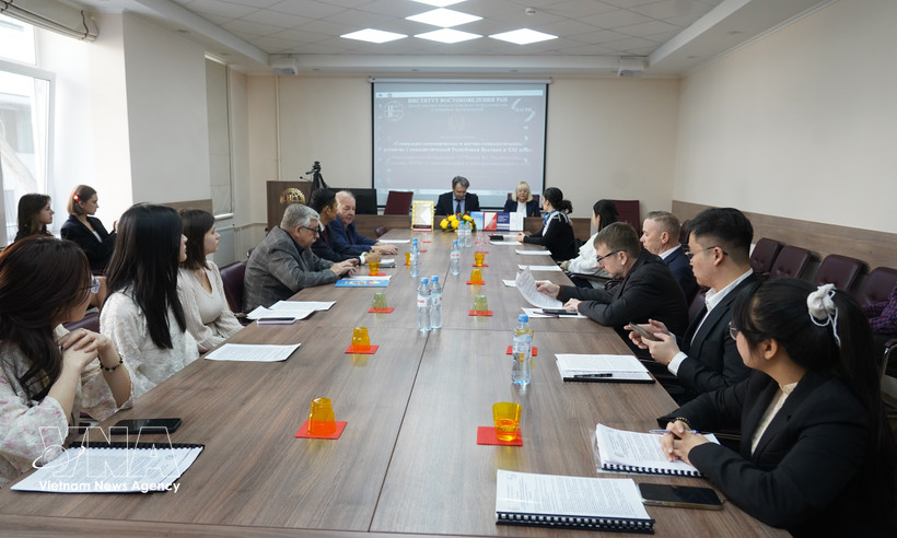 Participants in the symposium on socio-economic and scientific and technological development of Vietnam in the 21st century in Russia (Photo: VNA)