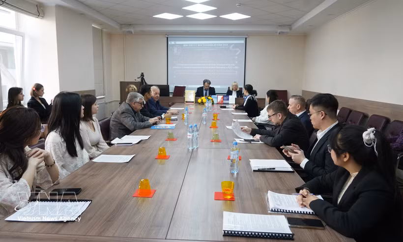 Participants in the symposium on socio-economic and scientific and technological development of Vietnam in the 21st century in Russia (Photo: VNA)