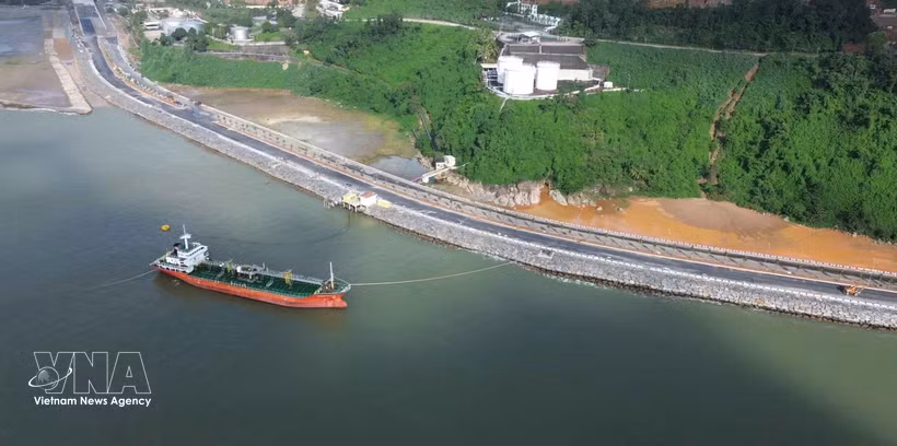 Construction in the Lien Chieu Port area is progressing rapidly. (Photo: VNA)