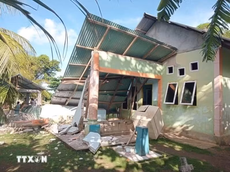 A house damaged by an earthquake in North Sulawesi province, Indonesia, on June 8, 2026. (Photo: Xinhua/VNA)