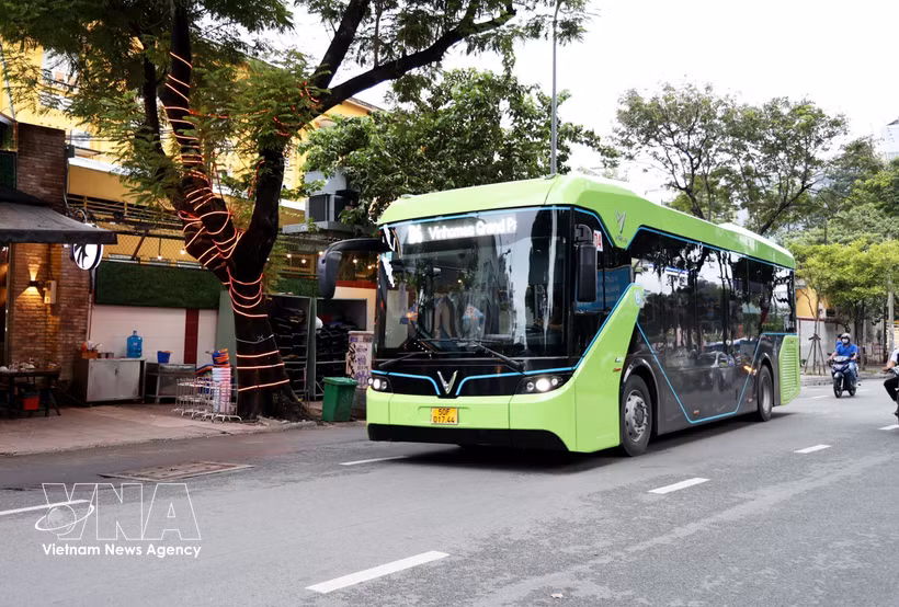Ho Chi Minh City aims for 100% of its buses to use electricity and green energy by 2030. (Photo: VNA)