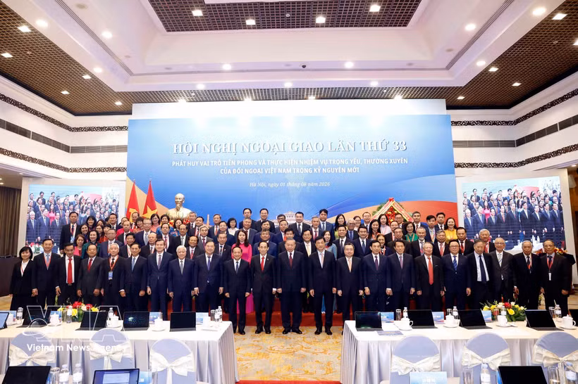 Party General Secretary and State President To Lam (centre, first row) and other delegates at the 33rd Diplomatic Conference. (Photo: VNA)