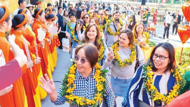 Da Nang welcomes the first group of foreign tourists to Hoi An in early 2026 (Photo: nhandan.vn)