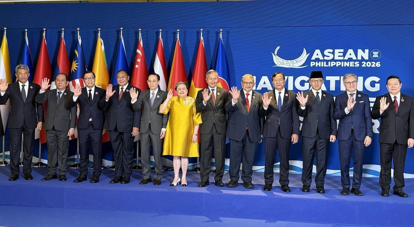 Vietnamese Minister of Foreign Affairs Le Hoai Trung (fifth, left) and Foreign Ministers from ASEAN member countries at the AMM Retreat. (Photo: VNA)