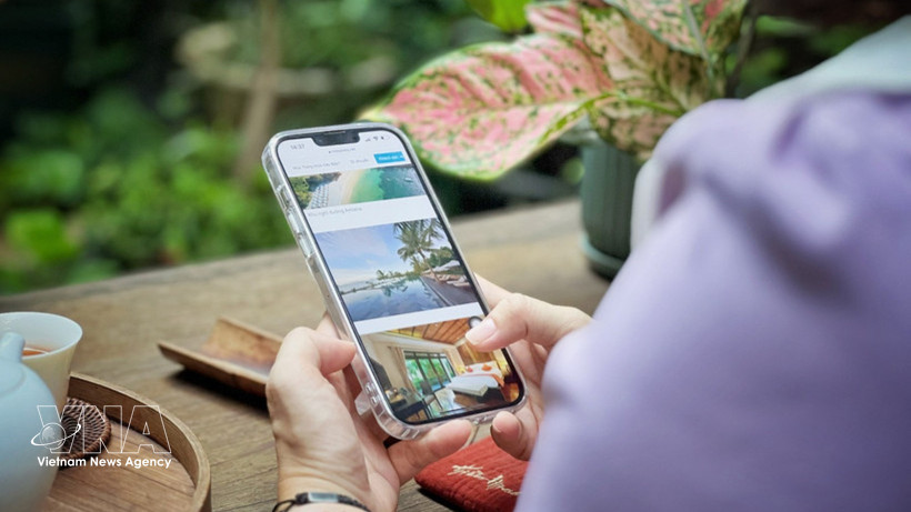 With just a smartphone, travellers can search for and book a variety of travel services for their journey. (Photo: VNA)