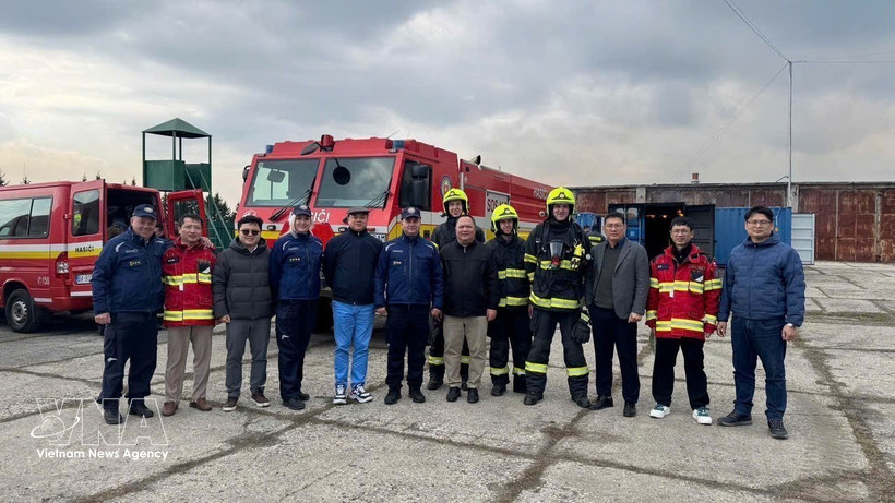 A working delegation from the Fire Prevention, Fighting and Rescue Police Department under the Ministry of Public Security pays a visit to Bratislava from March 9–12. (Photo: VNA)