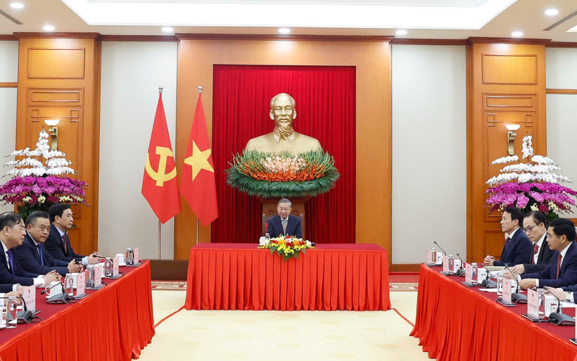 General Secretary of the Communist Party of Vietnam Central Committee To Lam holds phone talks with the President of the Republic of Korea Lee Jae Myung on January 30. (Photo: VNA)