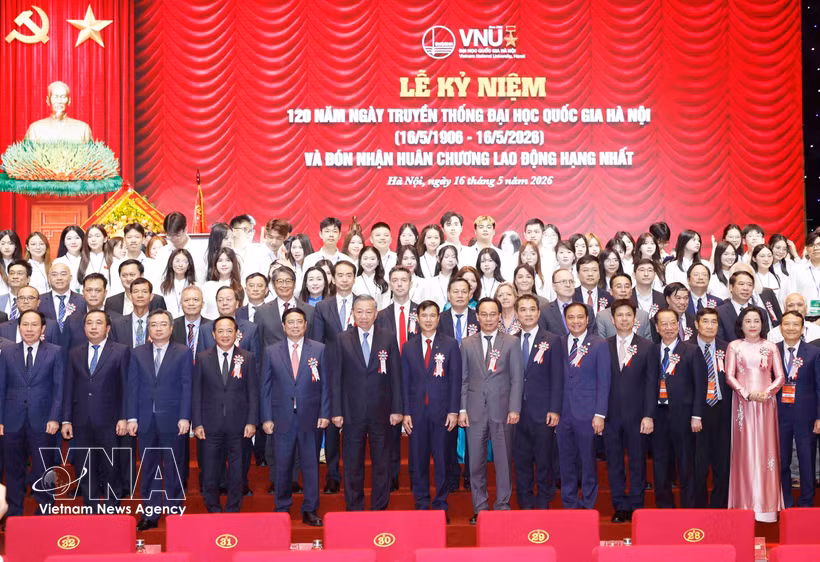 Party General Secretary and State President To Lam and delegates attend the ceremony marking the 120th founding anniversary of VNU-Hanoi on May 16. (Photo: VNA)