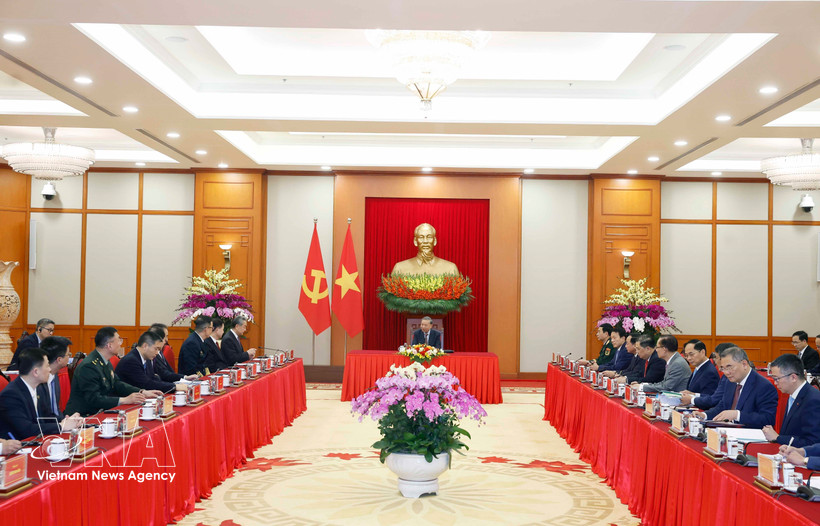 Party General Secretary To Lam hosts a reception for China's Minister of Foreign Affairs Wang Yi, Minister of National Defence Dong Jun, and Minister of Public Security Wang Xiaohong in Hanoi on March 16. (Photo: VNA)