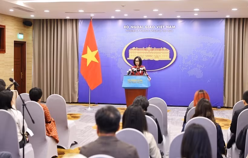 Spokeswoman of the Ministry of Foreign Affairs Pham Thu Hang speaks at the Ministry of Foreign Affairs' regular press briefing. (Photo: VNA)