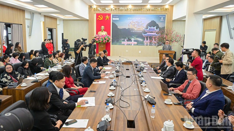 At the launch ceremony of the music video “Song from a Secret Garden – Secret Garden in Vietnam” on February 6. (Photo: nhandan.vn)