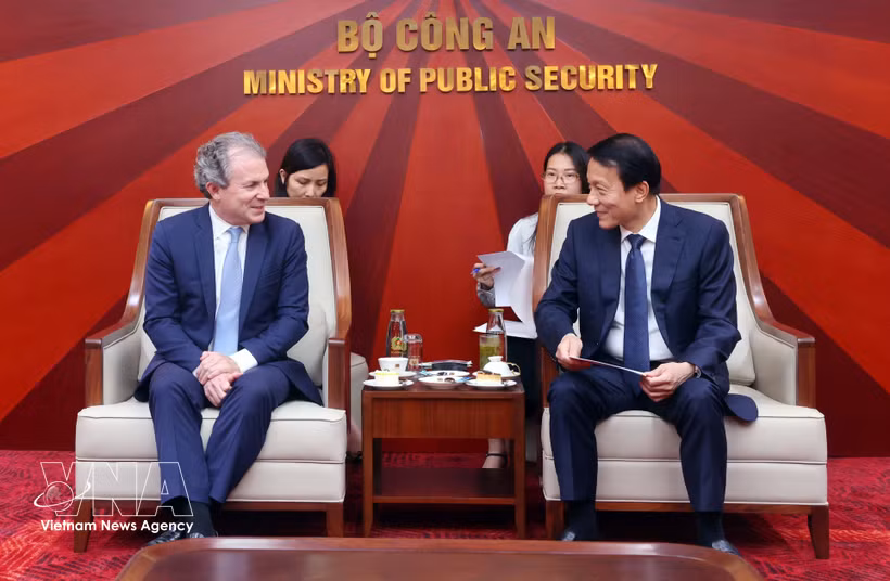 Minister of Public Security General Luong Tam Quang (right) and Daniel Rosen, CEO of Rosen Partners, at their meeting on March 17. (Photo: VNA)