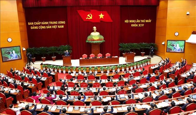 An overview of the first meeting of the 14th Party Central Committee. (Photo: VNA)