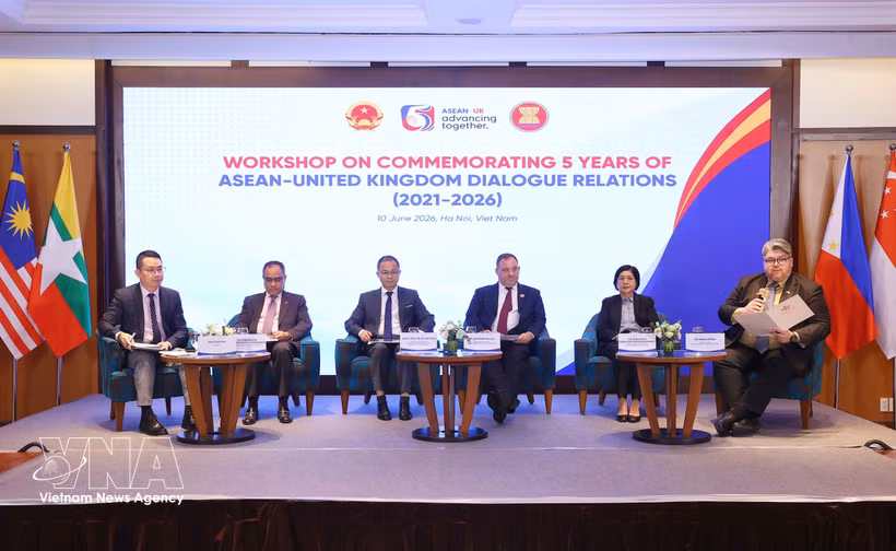 Delegates at the workshop on commemorating 5 years of ASEAN - UK Dialogue Relations in Hanoi on June 10 (Photo: VNA)
