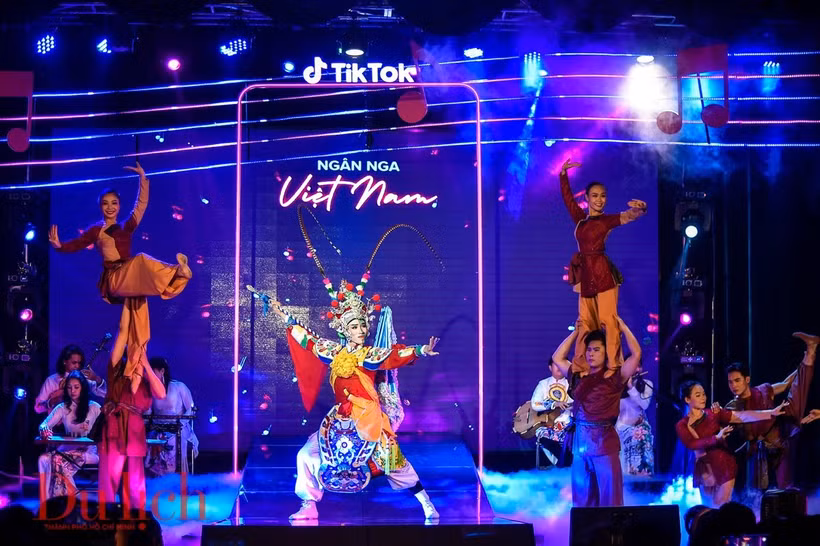 TikTok joins hands to launch the “Ngan Nga Vietnam" campaign, helping promote Vietnamese cultural identity and tourism on digital platforms (Photo: Ho Chi Minh City's Department of Tourism) 
