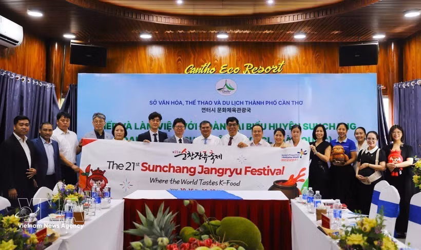 Participants in the working session in Can Tho on August 7 (Photo: VNA)