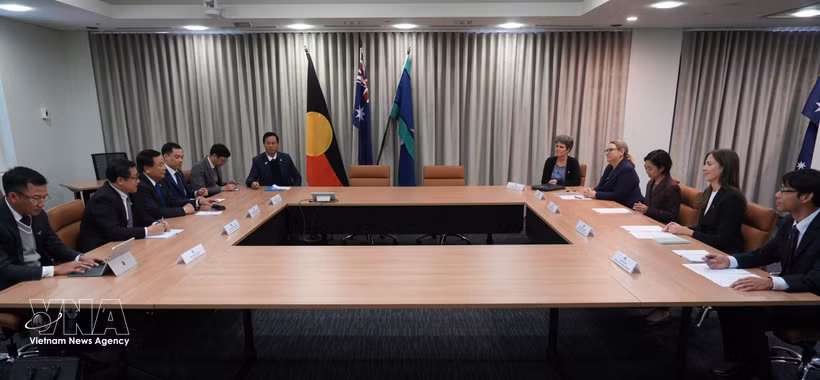 At the working session between the Vietnamese delegation and the DFAT. (Photo: VNA)