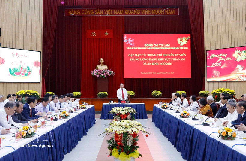 An overview of Party General Secretary To Lam's meeting with former members of the Party Central Committee from southern provinces and cities in Ho Chi Minh City on February 9. (Photo: VNA)