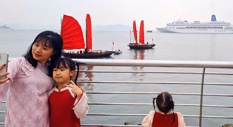 The red sails are expected to become a unique visual highlight and popular check-in feature (Source: Quang Ninh's online portal)