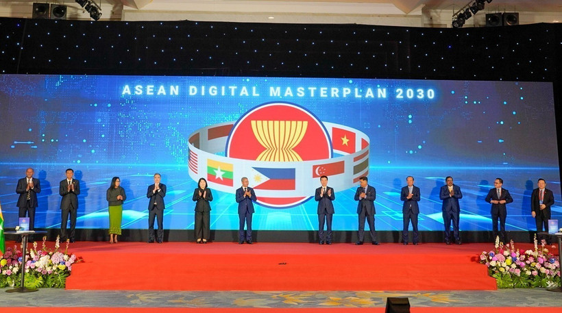 Officials at the closing ceremony of the 6th ASEAN Digital Ministers' Meeting in Hanoi on January 16 (Photo: VNA)