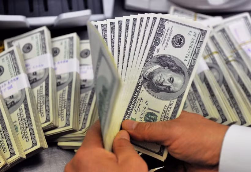 The daily reference exchange rate is at 25,098 VND/USD on January 27. (Photo: VNA)