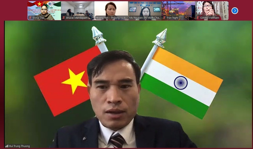Vietnamese Trade Counsellor Bui Trung Thuong speaks at the online workshop. (Photo: VNA)