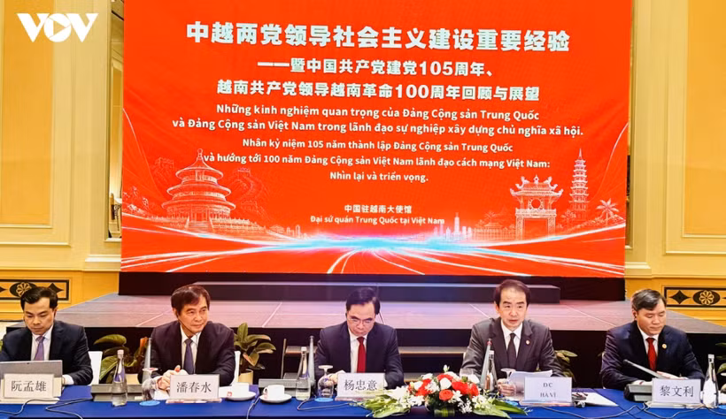The seminar held in Hanoi on July 8 shares the key experiences of the Communist Party of China and the Communist Party of Vietnam in leading the cause of socialism building. (Photo: VOV)