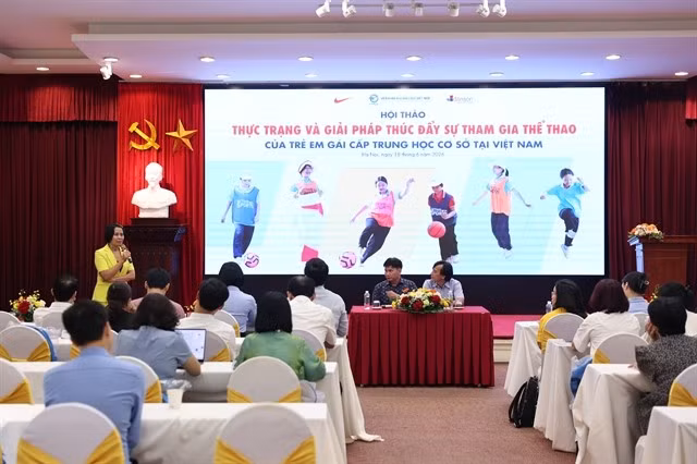 Panellists discuss measures to promote sports participation among secondary school girls in Vietnam at a seminar on June 18 in Hanoi. (Photo: Courtesy of the organisers)