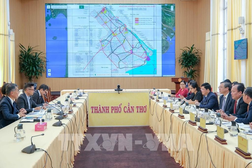 At the meeting between Can Tho authorities and the Sumitomo delegation on January 27 (Photo: VNA)