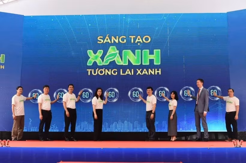 Delegates at the launch ceremony in response to the Earth Hour campaign and the 2026 summer peak campaign on economical and efficient energy use. (Photo: VietnamPlus)