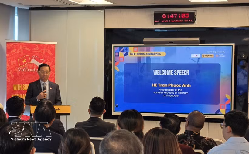 Vietnamese Ambassador to Singapore Tran Phuoc Anh speaks at the Halal Business Seminar 2026 in Singapore on June 27 (Photo: VNA)