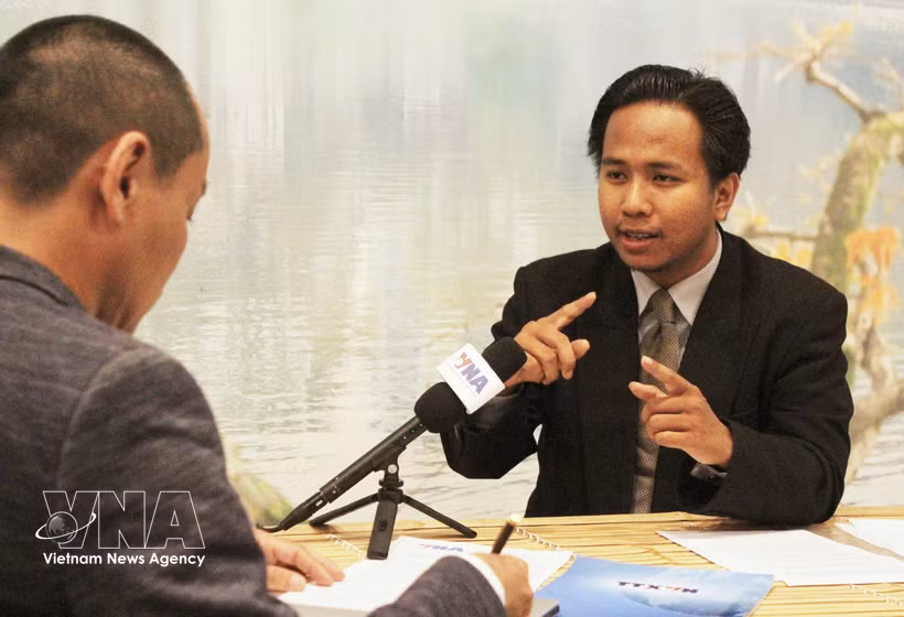 Him Raksmey, Executive Director of the Cambodian Centre for Regional Studies (CCRS), talks to a Vietnam News Agency correspondent in Phnom Penh (Photo: VNA)