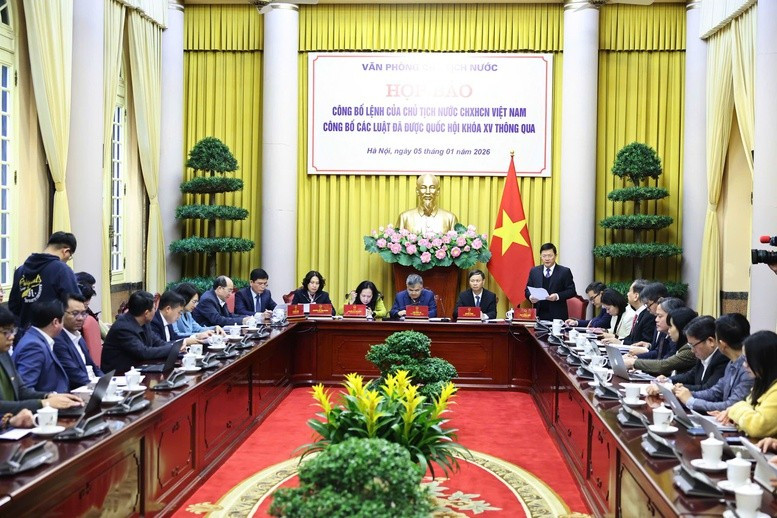The Presidential Office holds a press conference in Hanoi on January 5 to announce the President’s orders promulgating 13 laws adopted at the 10th session of the 15th National Assembly. (Photo: VGP)
